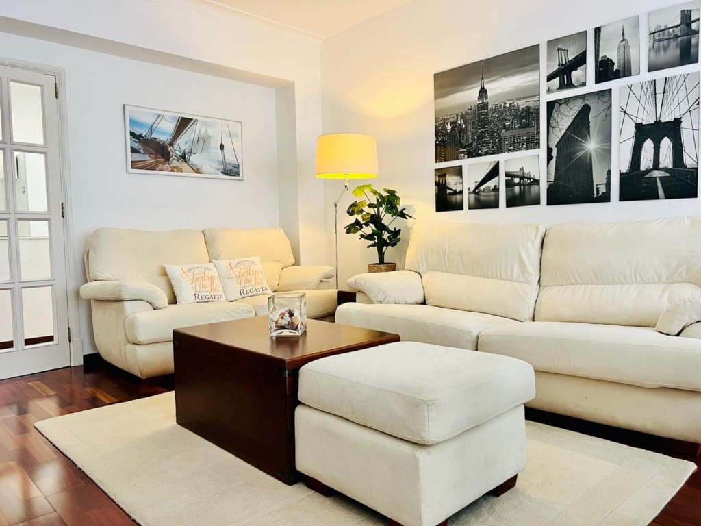 2 bedroom Apartment for rent in Palma de Mallorca - € 2,500 (Ref: 9686009)