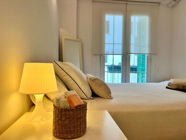 2 bedroom Apartment for rent in Palma de Mallorca - € 2,500 (Ref: 9686009)