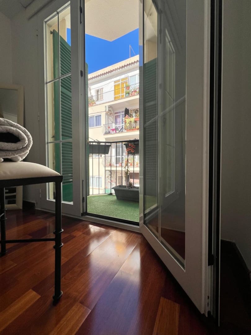 2 bedroom Apartment for rent in Palma de Mallorca - € 2,500 (Ref: 9686009)