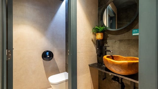 Comercial para venda em Palmanova, Calvià - 145 000 € (Ref: 9686010)