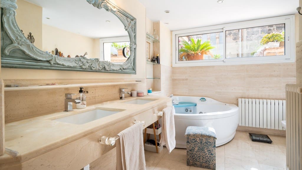 8 bedroom Hotel for sale in Palma de Mallorca - € 8,500,000 (Ref: 9714509)