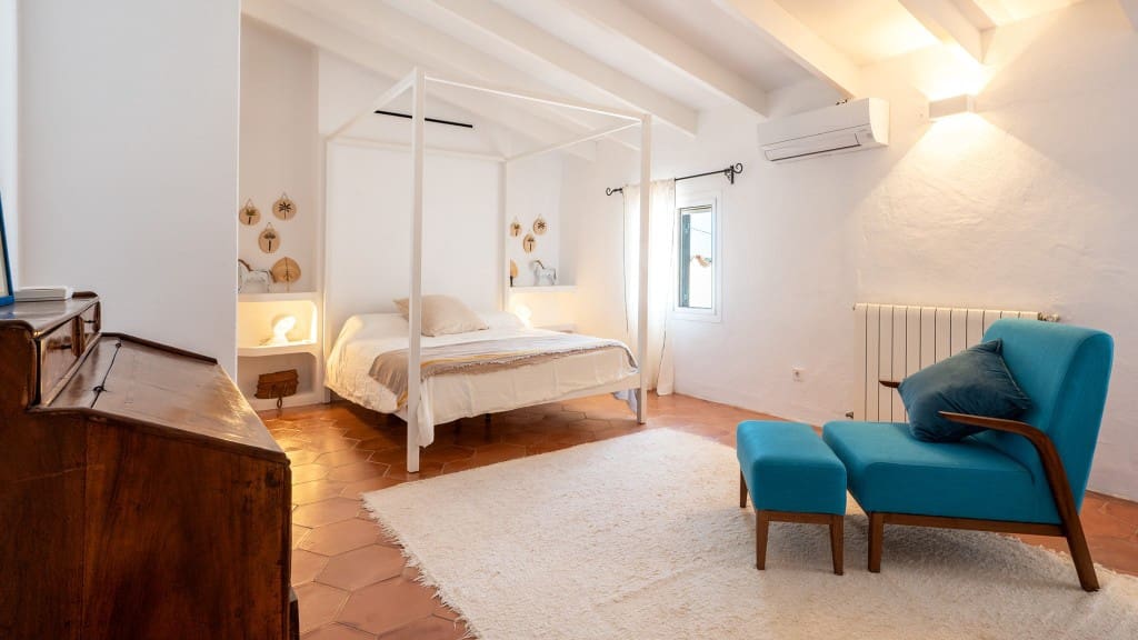 6 bedroom Villa for rent in Santa Maria del Cami with pool - € 30,400 (Ref: 9719489)