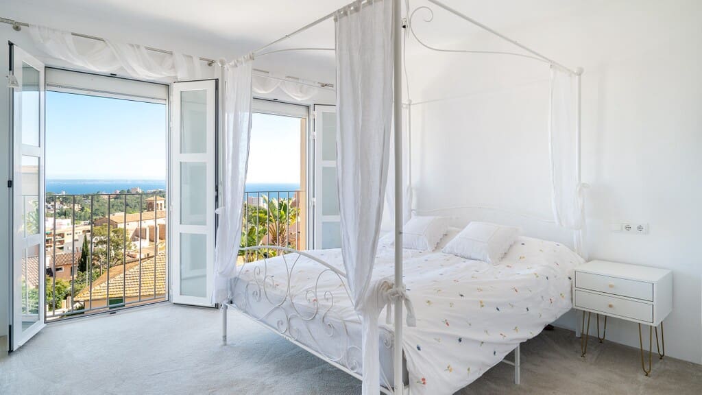 3 bedroom Townhouse for sale in Genova with pool - € 1,500,000 (Ref: 9726346)