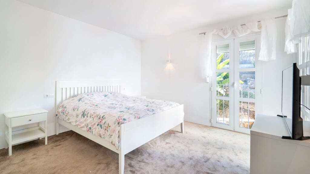 3 bedroom Townhouse for sale in Genova with pool - € 1,500,000 (Ref: 9726346)