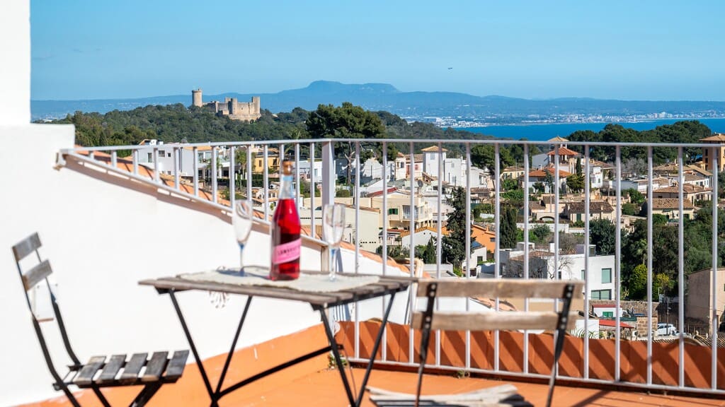 3 bedroom Townhouse for sale in Genova with pool - € 1,500,000 (Ref: 9726346)