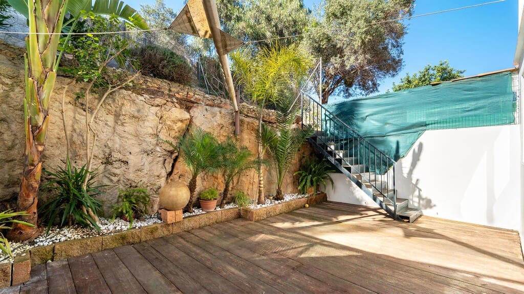3 bedroom Townhouse for sale in Genova with pool - € 1,500,000 (Ref: 9726346)
