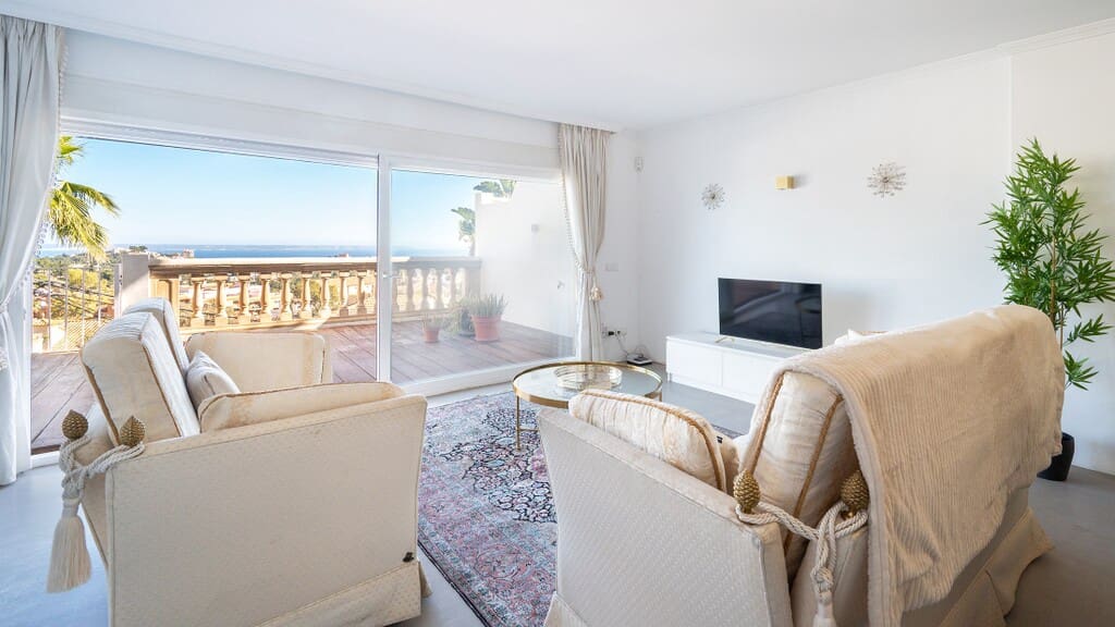 3 bedroom Townhouse for sale in Genova with pool - € 1,500,000 (Ref: 9726346)