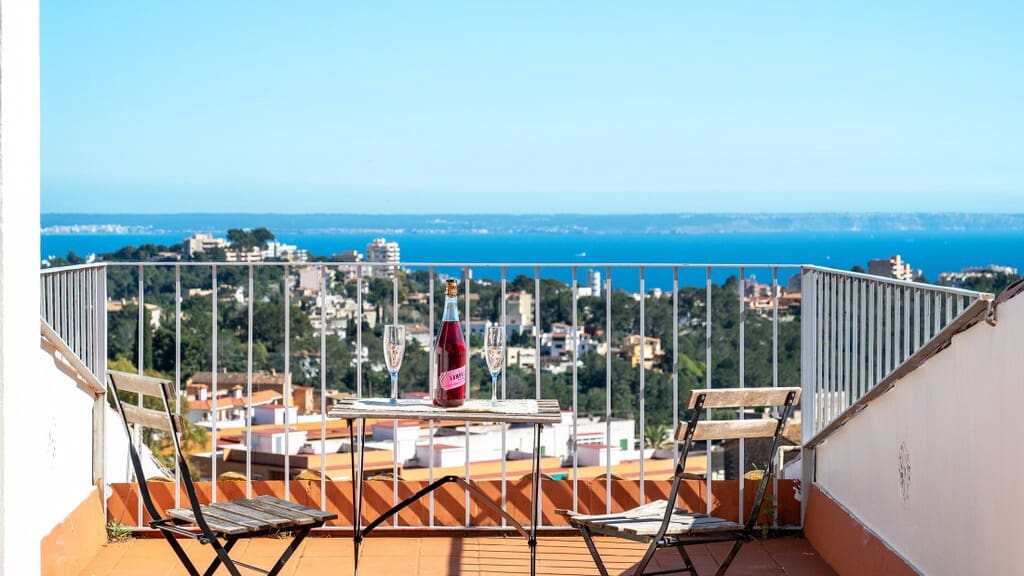 3 bedroom Townhouse for sale in Genova with pool - € 1,500,000 (Ref: 9726346)