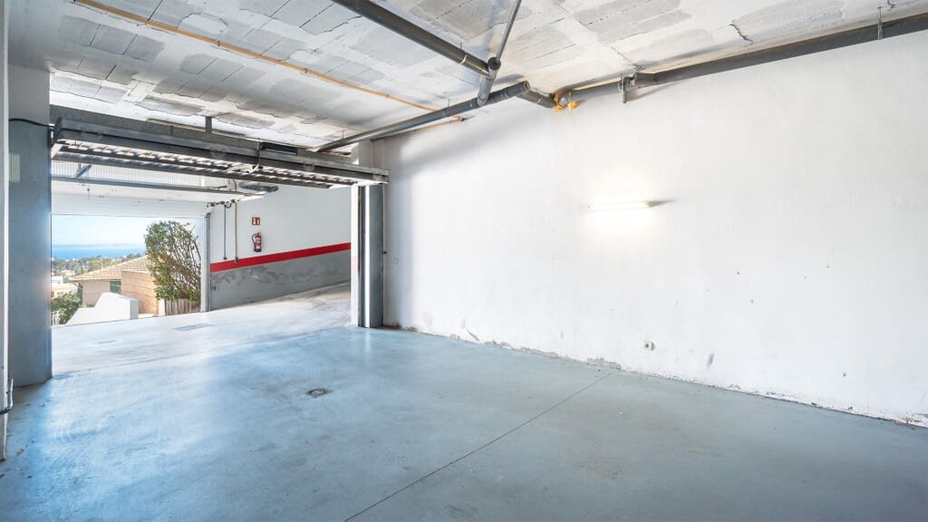 3 bedroom Townhouse for sale in Genova with pool - € 1,500,000 (Ref: 9726346)