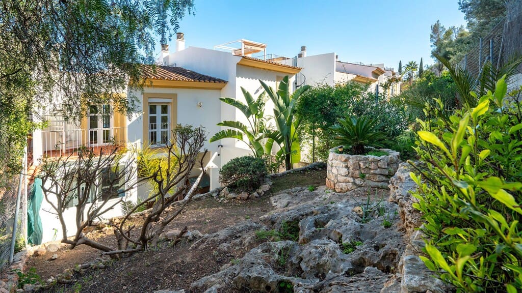 3 bedroom Townhouse for sale in Genova with pool - € 1,500,000 (Ref: 9726346)