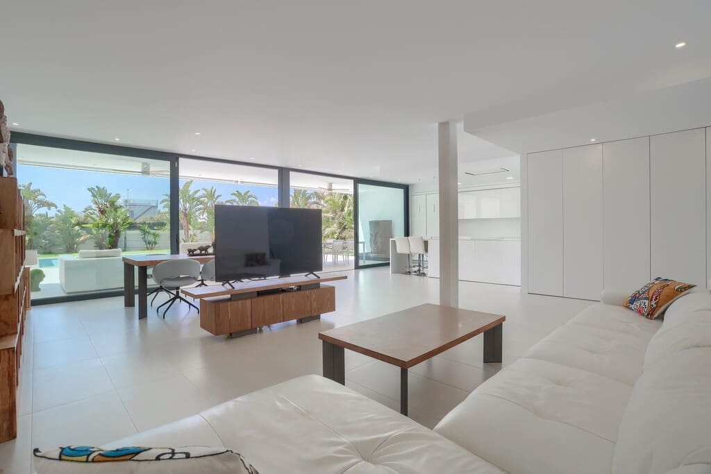 5 bedroom Villa for sale in Puig de Ros with pool - € 3,600,000 (Ref: 9726347)