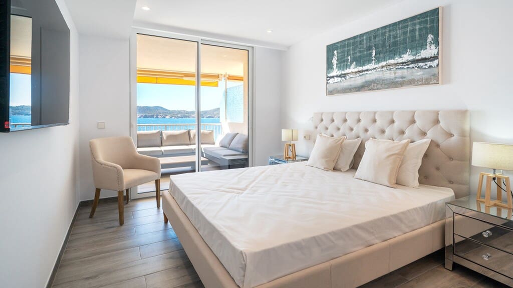 3 bedroom Apartment for sale in Santa Ponsa with pool - € 1,350,000 (Ref: 9845175)