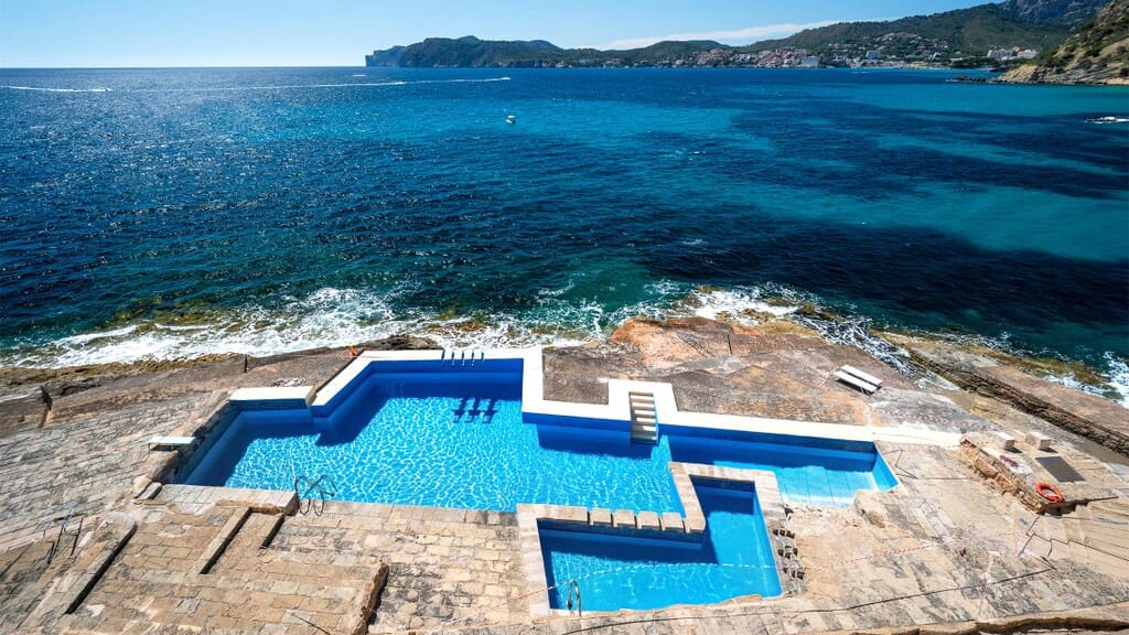 3 bedroom Apartment for sale in Santa Ponsa with pool - € 1,350,000 (Ref: 9845175)