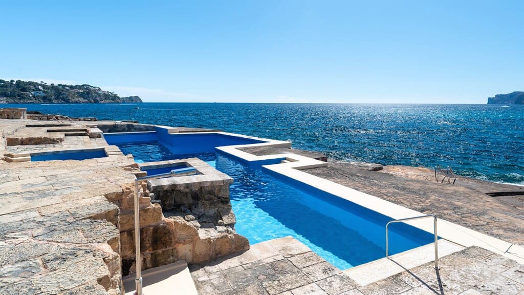 3 bedroom Apartment for sale in Santa Ponsa with pool - € 1,350,000 (Ref: 9845175)