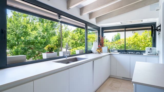 5 sypialnia Willa na sprzedaż w La Bonanova, Palma de Mallorca z basenem - 1 395 000 € (Ref: 9920032)