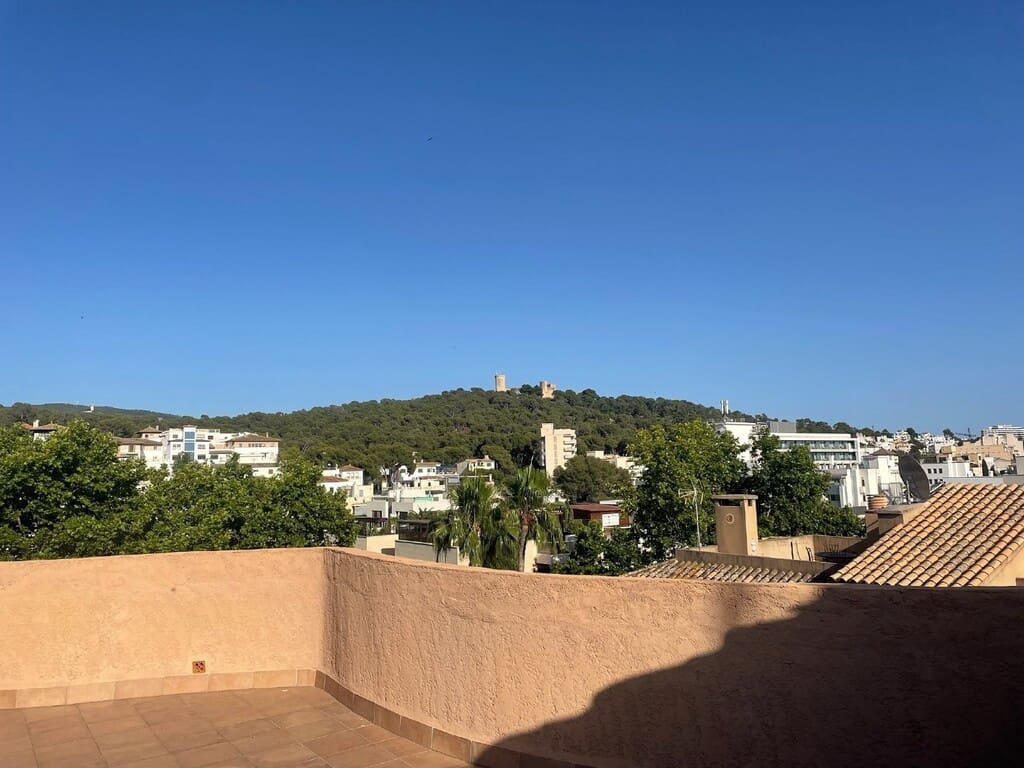 3 makuuhuone Kattohuoneisto vuokrattavana paikassa Palma de Mallorca mukana uima-altaan 
autotalli - 3 200 € (Ref: 9933690)