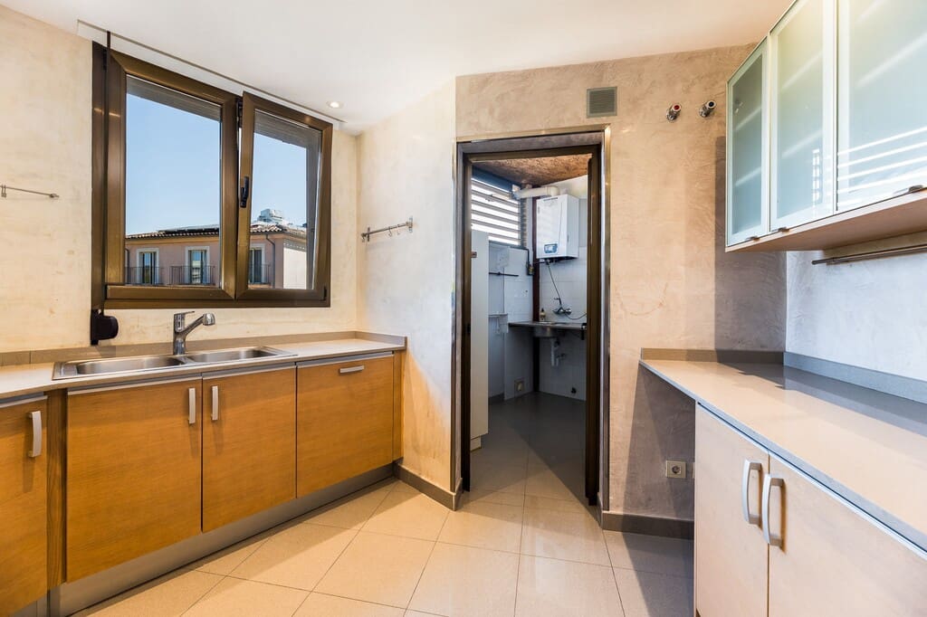 3 bedroom Penthouse for rent in Palma de Mallorca with pool garage - € 2,700 (Ref: 9933690)