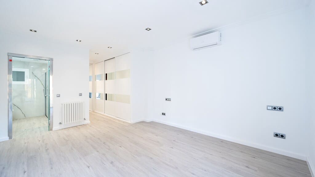 4 quarto Apartamento para arrendar em Palma de Mallorca com garagem - 4 000 € (Ref: 9937635)