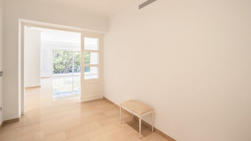 4 quarto Apartamento para arrendar em Palma de Mallorca com garagem - 4 000 € (Ref: 9937635)