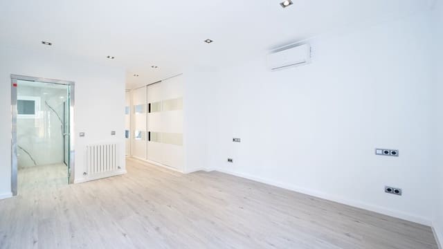 4 quarto Apartamento para arrendar em Palma de Mallorca com garagem - 4 000 € (Ref: 9937635)