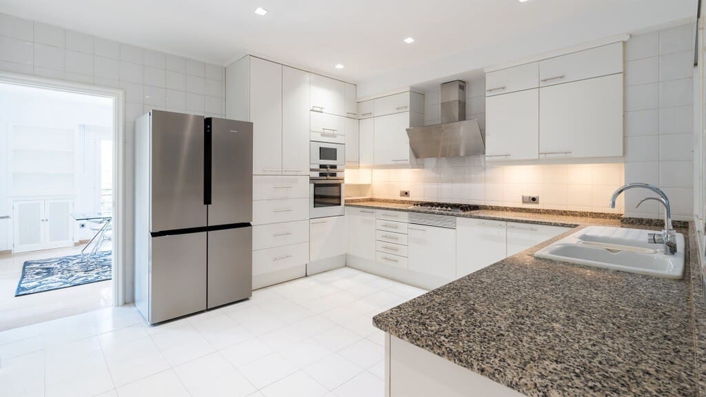 4 quarto Apartamento para arrendar em Palma de Mallorca com garagem - 4 000 € (Ref: 9937635)