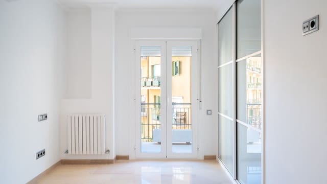4 quarto Apartamento para arrendar em Palma de Mallorca com garagem - 4 000 € (Ref: 9937635)