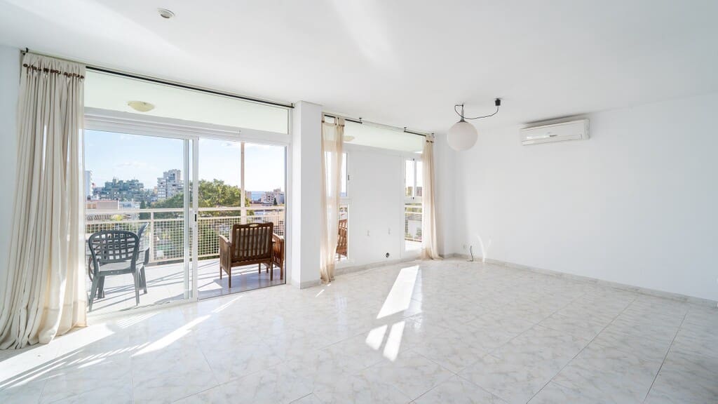 2 bedroom Apartment for rent in Palma de Mallorca - € 2,100 (Ref: 9952045)