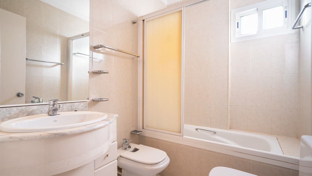2 bedroom Apartment for rent in Palma de Mallorca - € 2,100 (Ref: 9952045)