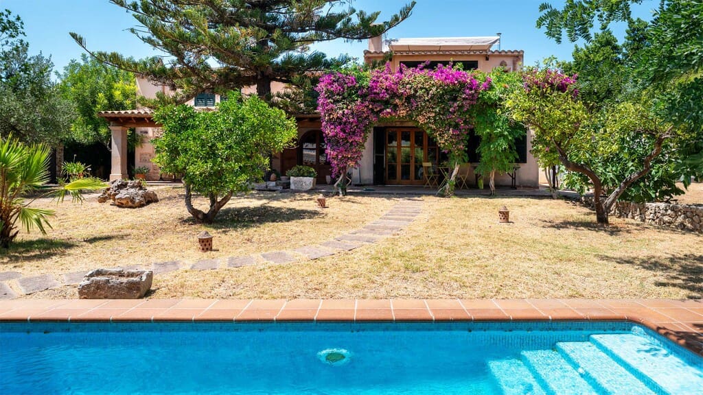 2 bedroom Townhouse for sale in Llubi with pool - € 890,000 (Ref: 9957576)