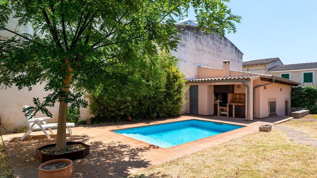 2 bedroom Townhouse for sale in Llubi with pool - € 890,000 (Ref: 9957576)