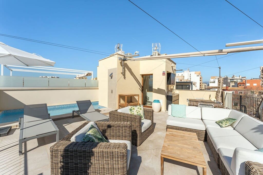 3 makuuhuone Omakotitalo myytävänä paikassa Es Molinar / El Molinar mukana uima-altaan - 3 750 000 € (Ref: 9957578)