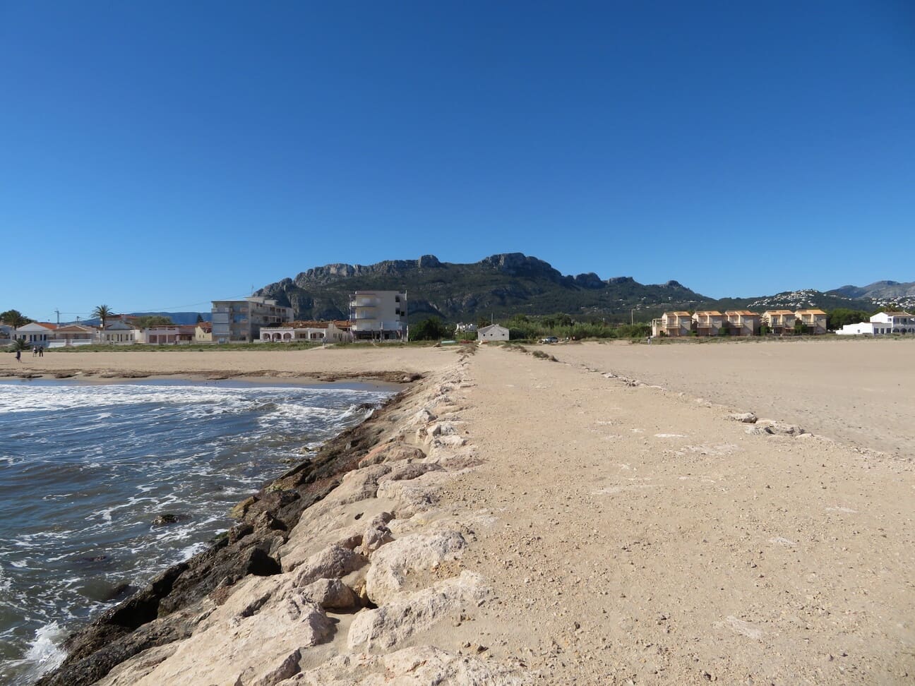 3 bedroom Beach Apartment for sale in Denia with garage - € 198,000 (Ref: 10024434)