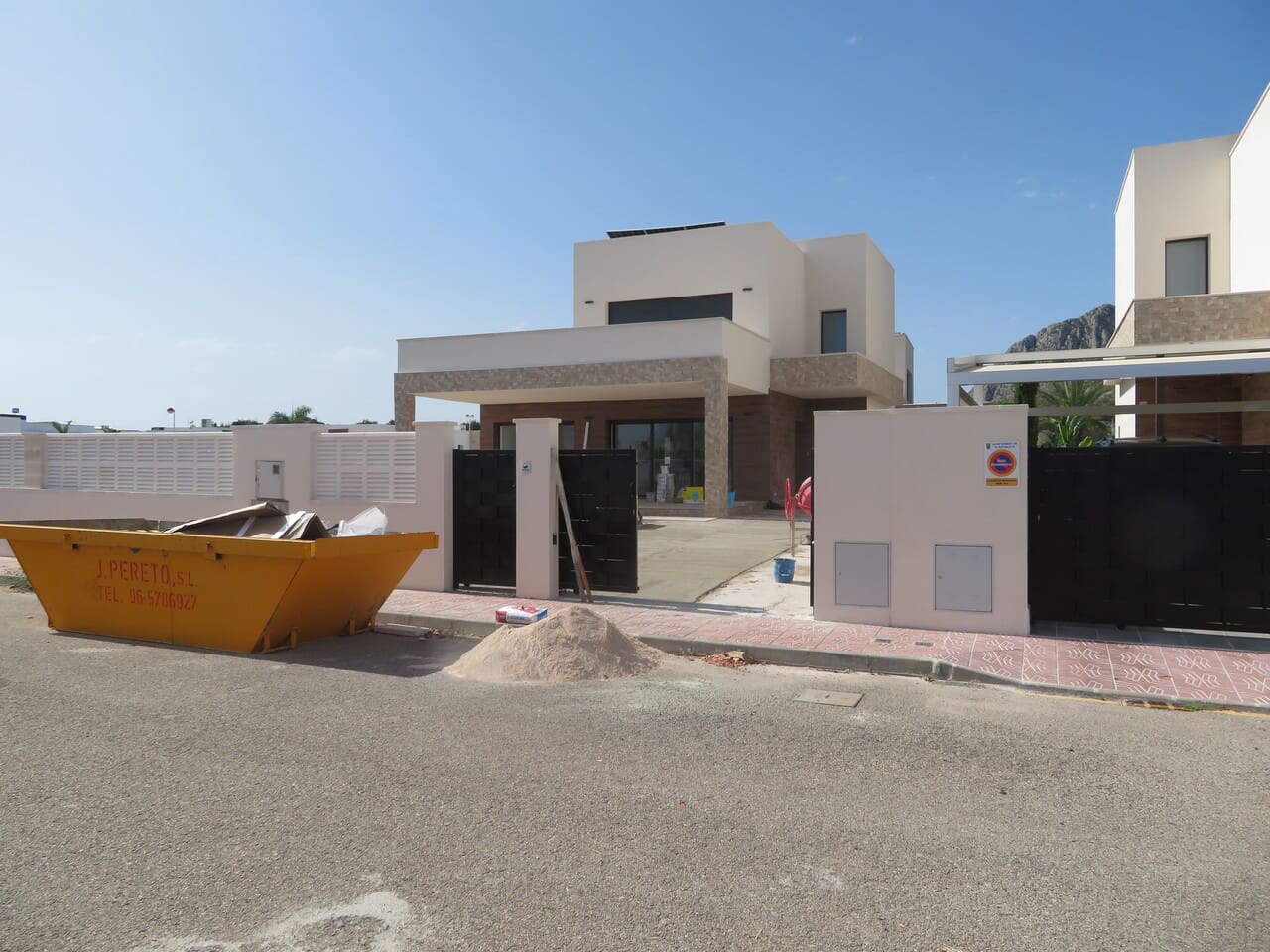 3 bedroom Villa for sale in Els Poblets with pool garage - € 590,000 (Ref: 10030967)