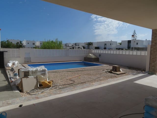 3 bedroom Villa for sale in Els Poblets with pool garage - € 590,000 (Ref: 10030967)