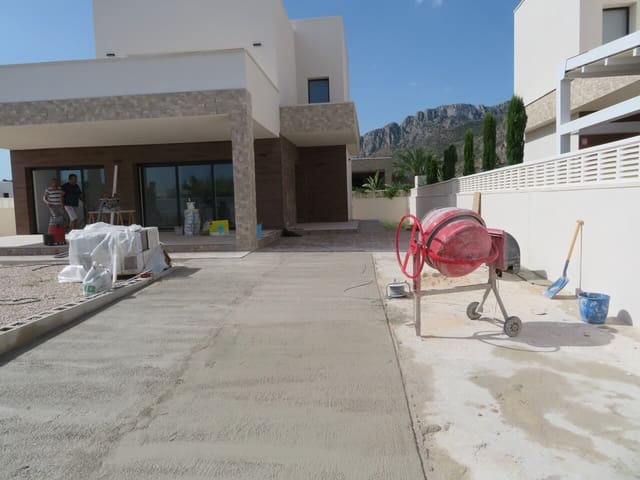 3 bedroom Villa for sale in Els Poblets with pool garage - € 590,000 (Ref: 10030967)