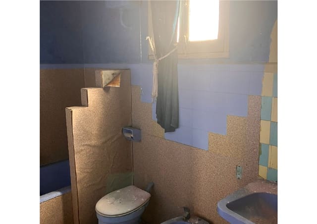 3 bedroom Shop for sale in Ondara with garage - € 280,000 (Ref: 8777534)