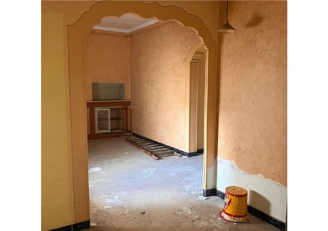 3 bedroom Shop for sale in Ondara with garage - € 280,000 (Ref: 8777534)