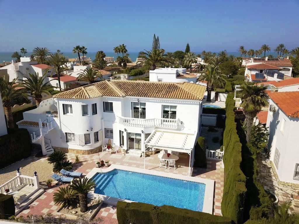 4 bedroom Villa for sale in Denia with pool garage - € 595,000 (Ref: 9208676)