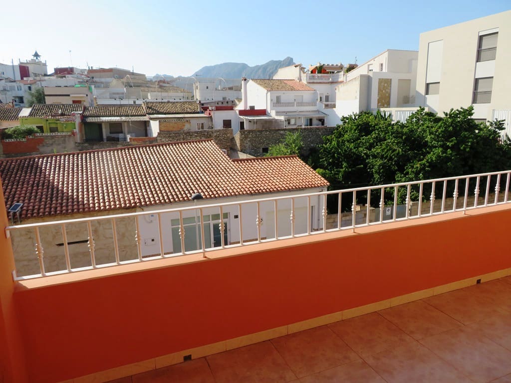 5 soveværelse Byhus til salg i Ondara med swimmingpool garage - € 415.000 (Ref: 9257666)