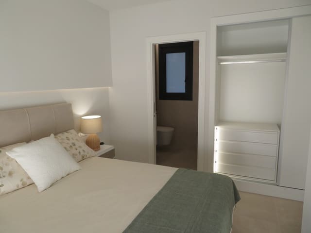 2 soveværelse Strandlejlighed til salg i Dénia med swimmingpool garage - € 265.000 (Ref: 9733229)