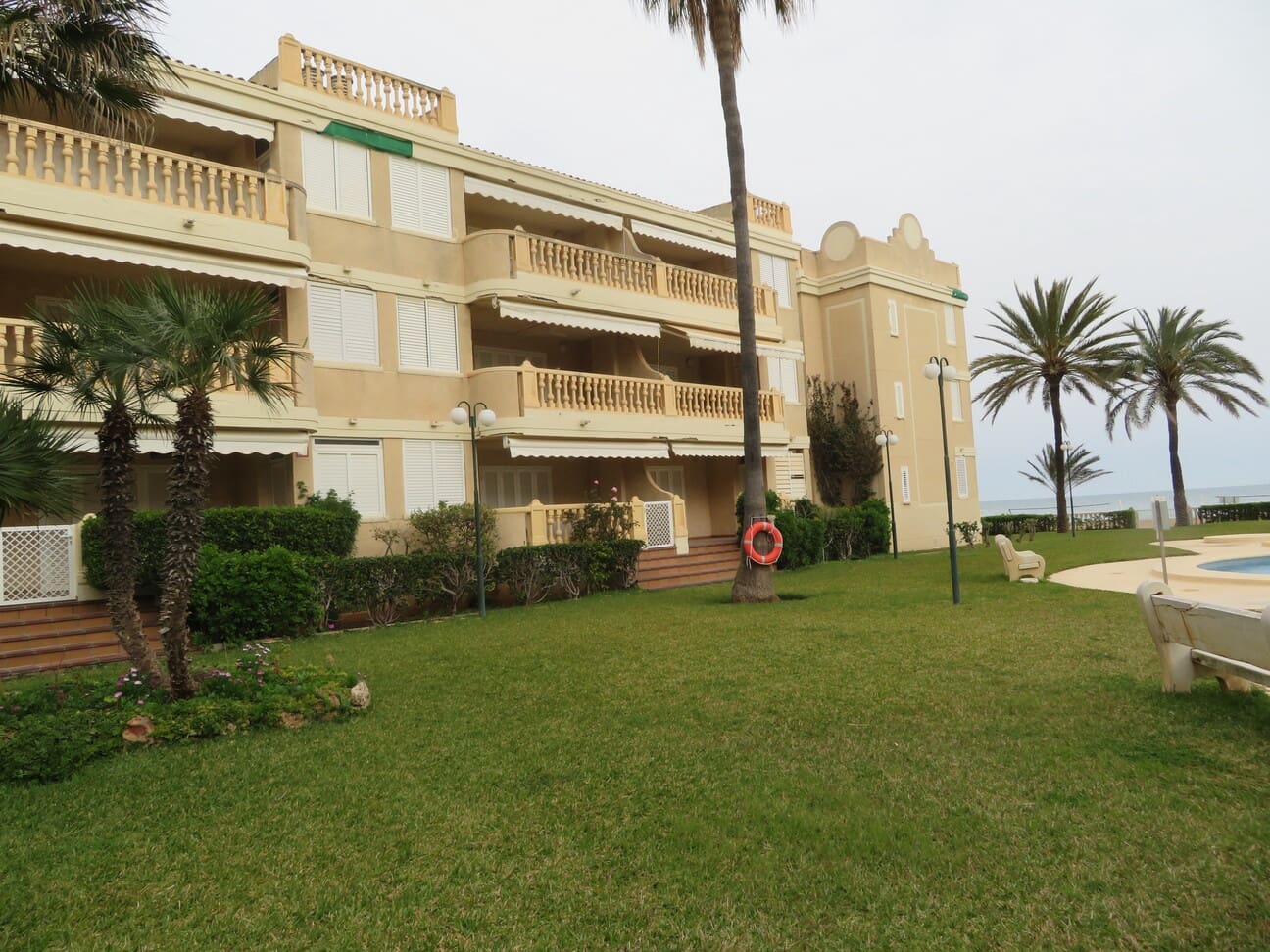 2 slaapkamer Strandappartement te koop in Denia met zwembad garage - € 489.000 (Ref: 9762344)