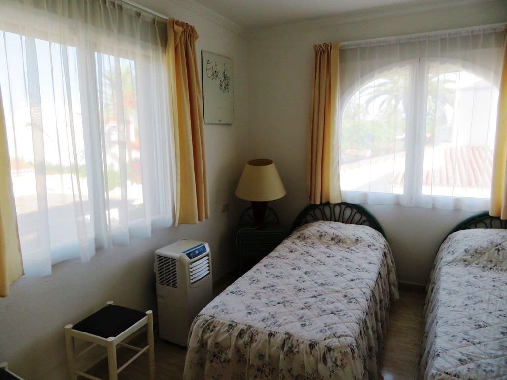 Chalet de 4 habitaciones en Els Poblets en venta con piscina garaje - 595.000 € (Ref: 9804778)