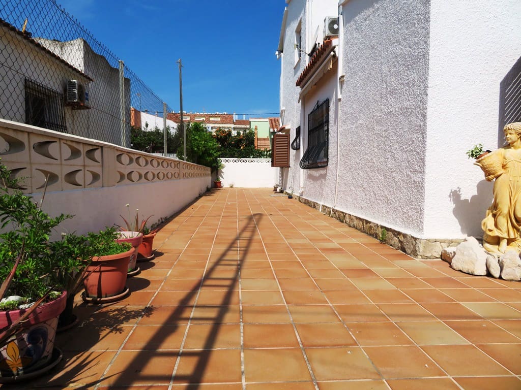 3 slaapkamer Halfvrijstaande villa te koop in Els Poblets met garage - € 299.000 (Ref: 9827181)