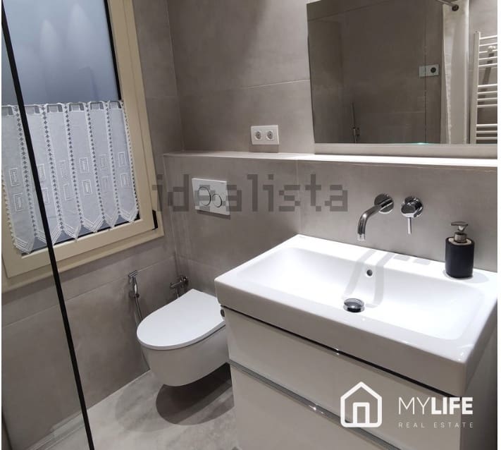 3 bedroom Flat for sale in La Vila de Gràcia, Barcelona city €