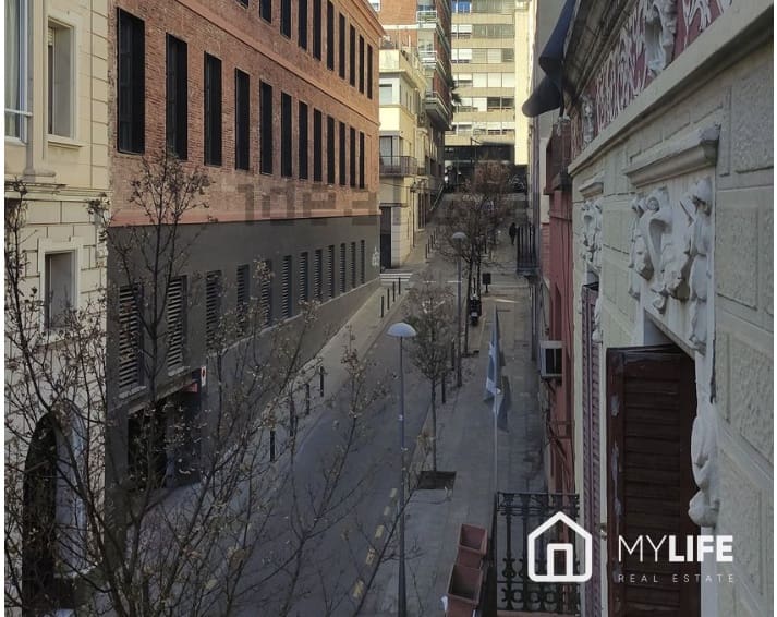 3 bedroom Flat for sale in La Vila de Gràcia, Barcelona city €