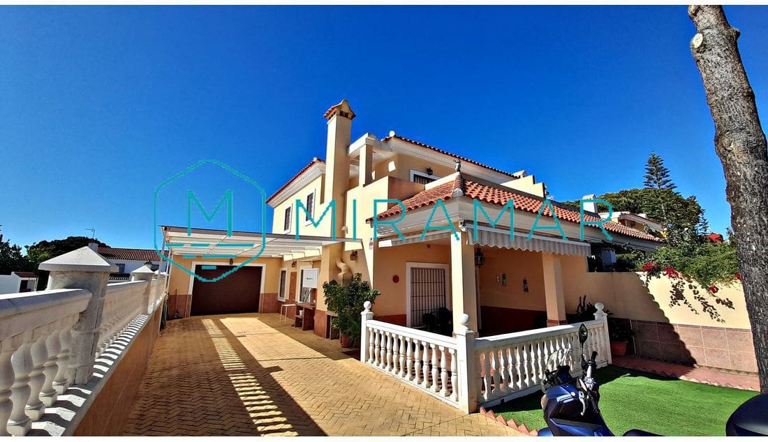 4 soveværelse Villa til salg i Isla Cristina med garage - € 498.995 (Ref: 8407698)