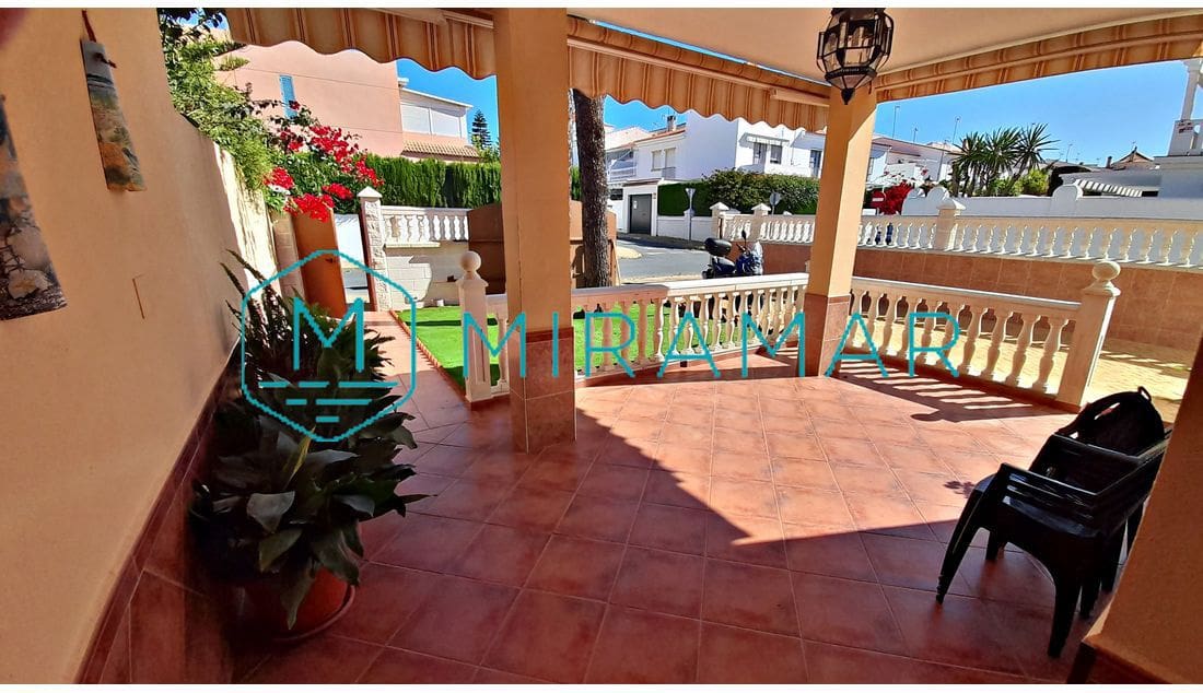 4 soveværelse Villa til salg i Isla Cristina med garage - € 498.995 (Ref: 8407698)