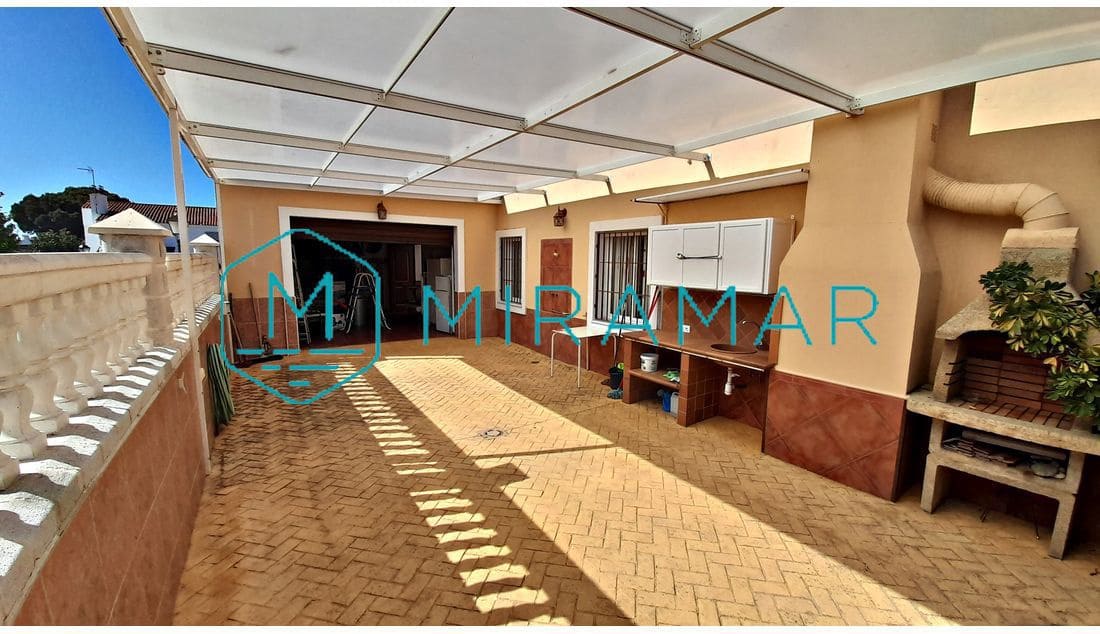 4 soveværelse Villa til salg i Isla Cristina med garage - € 498.995 (Ref: 8407698)