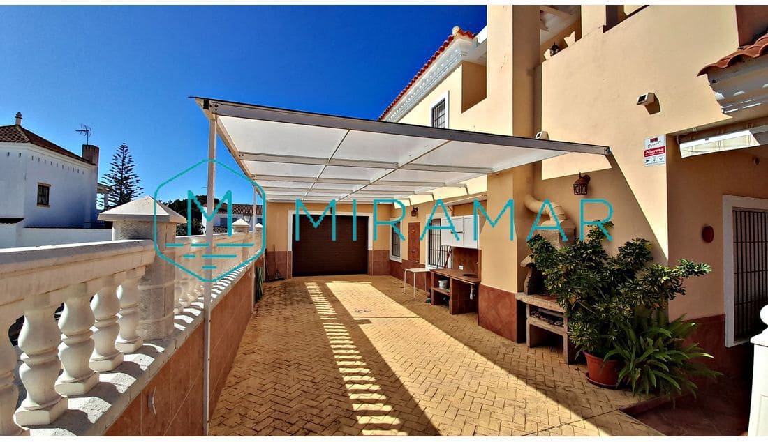 4 soveværelse Villa til salg i Isla Cristina med garage - € 498.995 (Ref: 8407698)