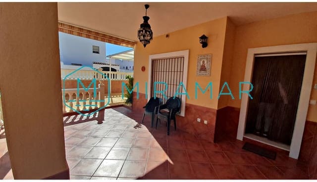 4 soveværelse Villa til salg i Isla Cristina med garage - € 498.995 (Ref: 8407698)